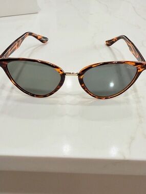 Quay Australia Tortoise Cat Eye Sunglasses - Brown Frame, Dark Gray Lenses